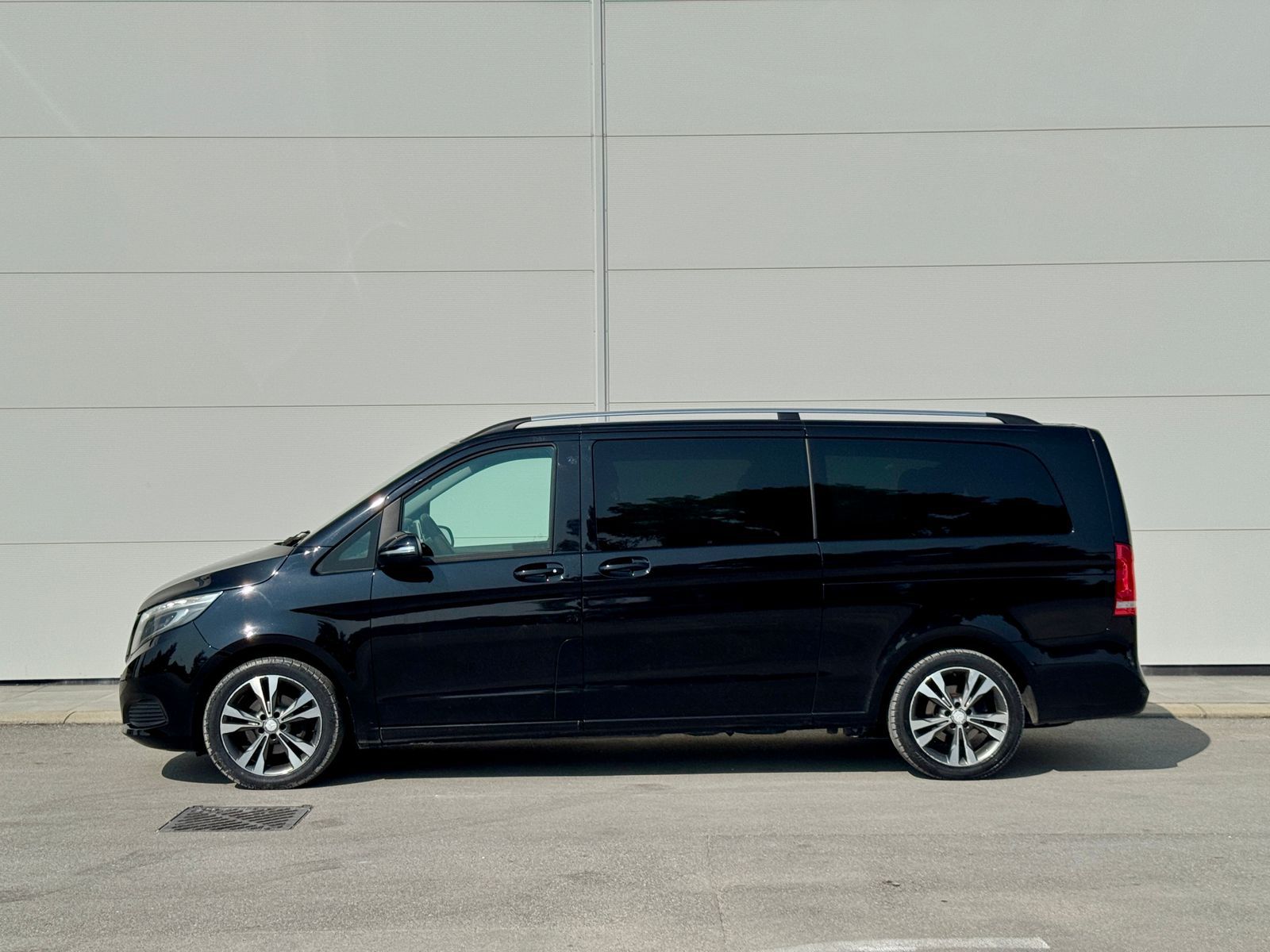 Why Tourists Prefer Renting a Luxury Car in Montenegro
